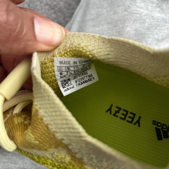 Yeezy 380 - Picture 2 of 5